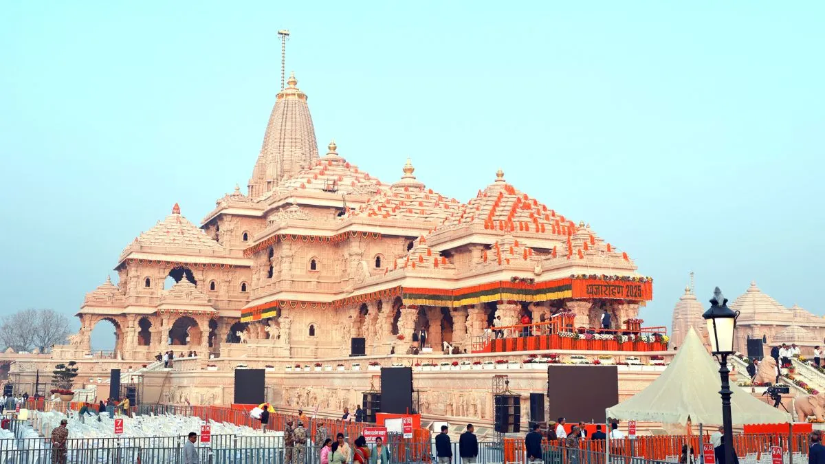 प्रधानमंत्री मोदी ने अयोध्या में रोड शो किया, राम मंदिर के ‘ध्वजारोहण’ से पहले सप्त मंदिर में पूजा की