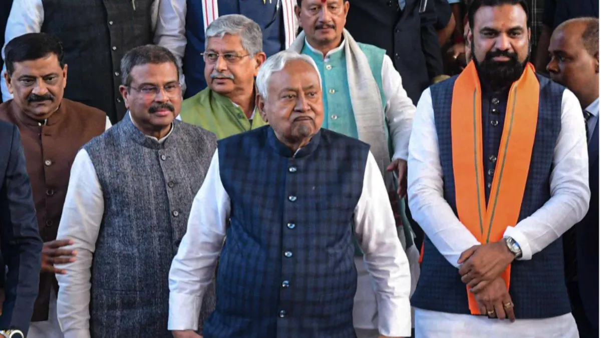 बिहार मंत्रिमंडल बंटवारे में हुआ बड़ा उलटफेर, नीतीश कुमार ने छोड़ा गृह विभाग, सम्राट चौधरी को मिली बड़ी जिम्मेदारी