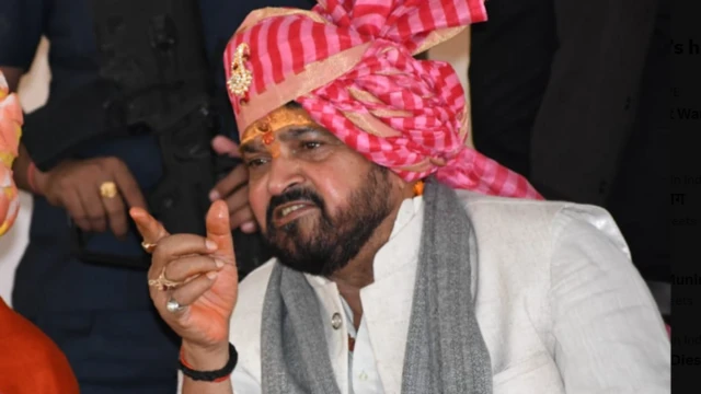 कुलदीप सिंह सेंगर की जमानत पर लगी रोक तो बृजभूषण शरण सिंह का आया बयान, विनेश फोगाट पर भी कसा तंज