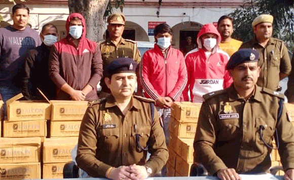 पुलिस व आबकारी विभाग की टीम ने गिरफ्तार किए चार शराब तस्कर