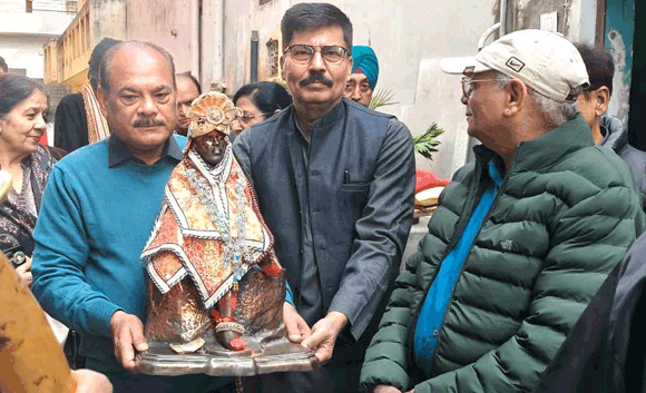 धूमधाम से निकाली गई श्री साई पालकी शोभायात्रा, भक्ति में डूबा महानगर