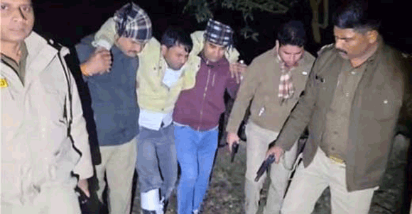 पुलिस ने मुठभेड़ में घायलावस्था में एक वांछित पशु चोर को किया गिरफ्तार, दो अन्य फरार