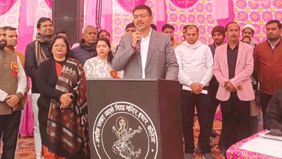 देश को विकसित बनाने के लिए बच्चों का शिक्षित होना जरूरी: डीएम