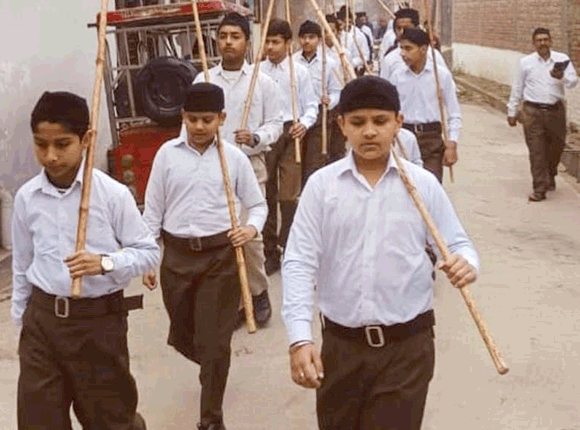 बाल स्वयंसेवकों ने निकाला पथ संचलन