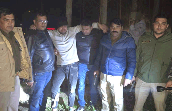 पुलिस ने मुठभेड़ के दौरान दो गौकश घायलावस्था में किए गिरफ्तार