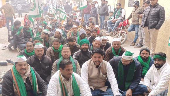 विभिन्न समस्याओं को लेकर भाकियू (तोमर) ने डीएम को सौंपा ज्ञापन, समाधान न होने पर आंदोलन की चेतावनी