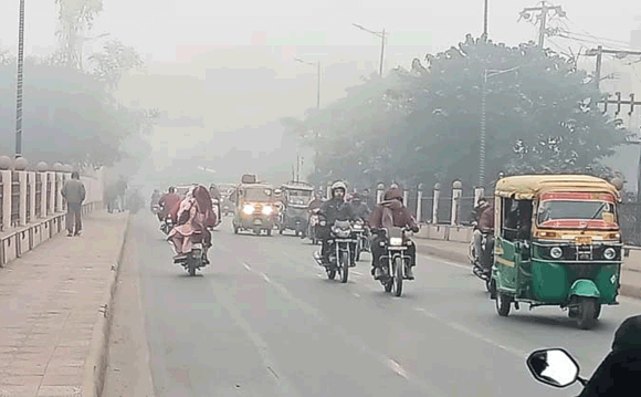 सहारनपुर में कड़ाके की ठंड और घना कोहरा, तापमान 8 डिग्री पर पहुंचा