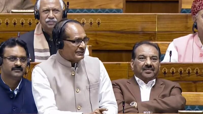 लोकसभा में भारी हंगामे के बीच G Ram G Bill पारित, विपक्ष ने फाड़ दी बिल की कॉपी, स्पीकर नाराज