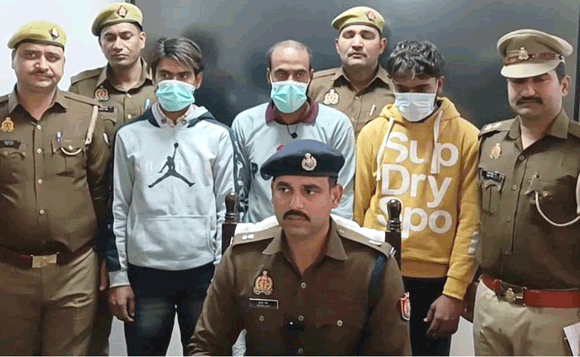 पुलिस के हत्थे चढ़े शातिर चोर, चोरी का सामान बरामद