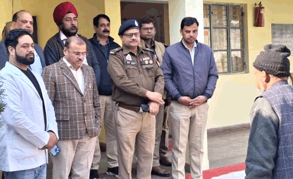 मुख्य चिकित्सा अधिकारी ने जिला कारागार में कैदियों का जाना स्वास्थ्य हाल, दिया बेहतर उपचार का निर्देश