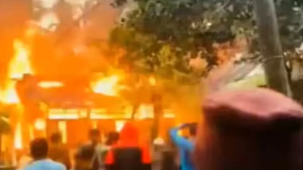 बांग्लादेश में हिंदुओं के घरों को आग लगा रहे कट्टरपंथी, HRCBM की रिपोर्ट में खुलासा