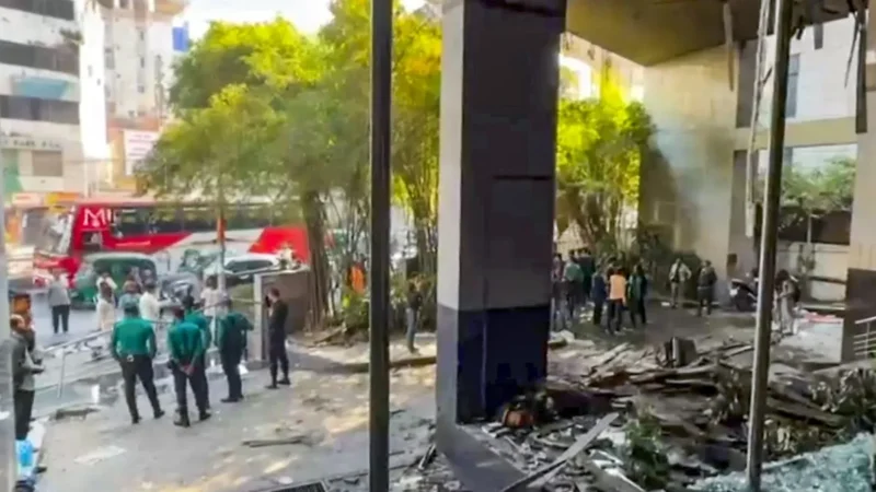 बांग्लादेश में हिंदू युवक की पीट-पीटकर हत्या, पेड़ में बांधकर जलाया शव