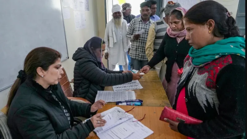 पश्चिम बंगाल में वोटर लिस्ट से कटे 58 लाख से ज्यादा नाम, चुनाव आयोग ने जारी की SIR की ड्राफ्ट लिस्ट