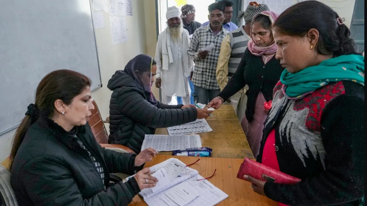 पश्चिम बंगाल में वोटर लिस्ट से कटे 58 लाख से ज्यादा नाम, चुनाव आयोग ने जारी की SIR की ड्राफ्ट लिस्ट