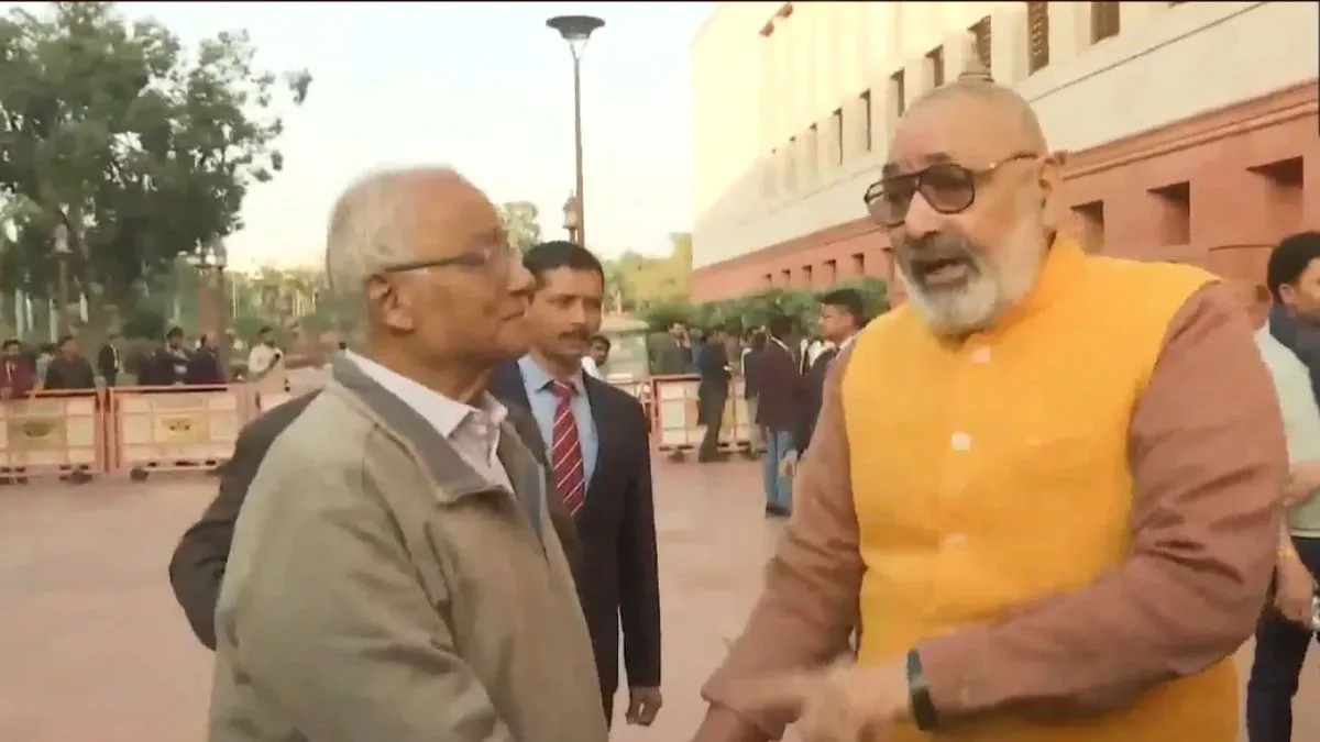 ‘दिल्ली में प्रदूषण ज्यादा है, एक सिगरेट पीने से कुछ नहीं होगा’; संसद में स्मोकिंग विवाद पर TMC MP का अजीब बयान