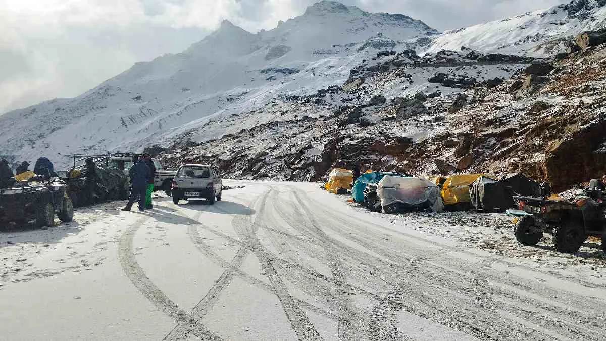 दिल्ली-यूपी समेत 15 राज्यों में कहर बरपाएगी ठंड, शीतलहर और बारिश का अलर्ट जारी