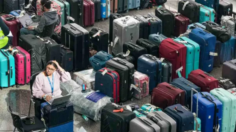 IndiGo की 60 से ज्यादा फ्लाइट आज भी कैंसिल, सरकार बोली- उड़ानों में कटौती करेंगे