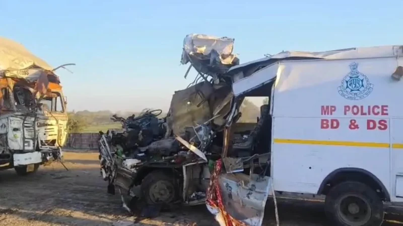 मध्य प्रदेश: सागर में बम निरोधक दस्ता का वाहन ट्रक से भिड़ा, चार जवानों की मौके पर मौत