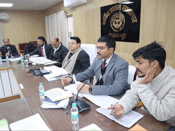 मण्डलायुक्त की अध्यक्षता में हुई सीएम डैश बोर्ड पर विकास कार्यों, कर करेत्तर एवं राजस्व कार्यों तथा कानून व्यवस्था की बैठक