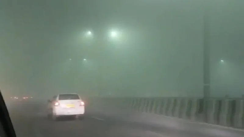 दिल्ली-NCR में वायु प्रदूषण से नहीं मिल रही राहत, अक्षरधाम इलाके में AQI 490 के पार, जानिए अलग-अलग इलाकों का हाल