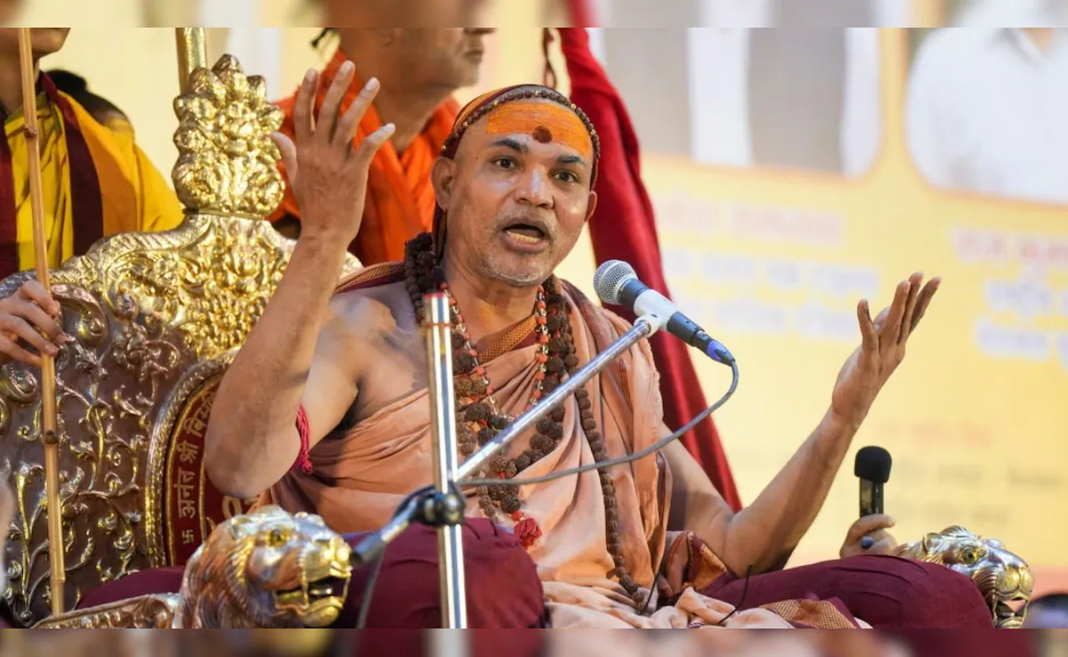 नीतीश कुमार ने हटाया मुस्लिम महिला का हिजाब तो भड़के शंकराचार्य अविमुक्तेश्वरानंद, कहा- ‘उनकी मानसिक स्थिति…’