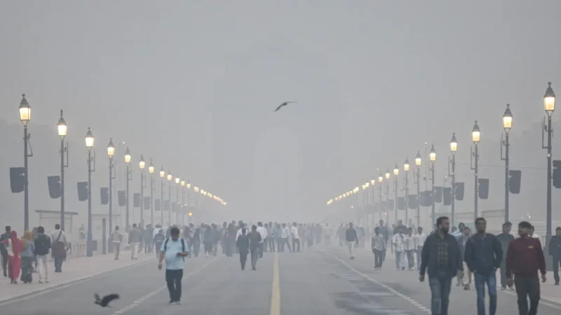 यूपी में घने कोहरे का रेड अलर्ट, 4 राज्यों में भीषण ठंड की चेतावनी, जानें हर राज्य के मौसम का हाल