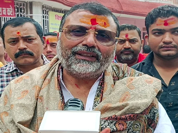 लोकसभा की कार्यवाही से हटाया गया निशिकांत दुबे का बयान, शिवसेना-UBT बोली- माफी मांगें BJP MP