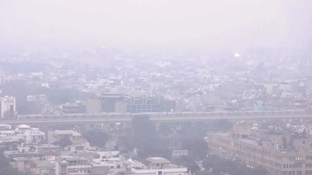 दिल्ली में दमघोंटू हवा ने जीना किया दूभर! ओवर ऑल एक्यूआई 355, पाबंदियों के बावजूद प्रदूषण में सुधार नहीं