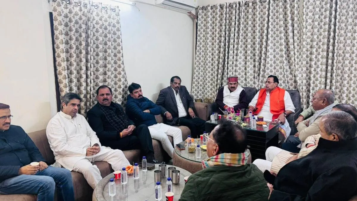 यूपी में ठाकुर विधायकों के बाद अब ब्राह्मण विधायकों की बड़ी बैठक, बीजेपी नेता के घर जुटे MLAs और MLC