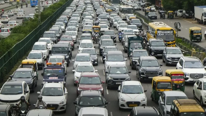 देश की राजधानी बनी गैस चैंबर! दिल्ली आने से पहले जान लीजिए नए नियम, वरना लगेगा 20 हजार का जुर्माना