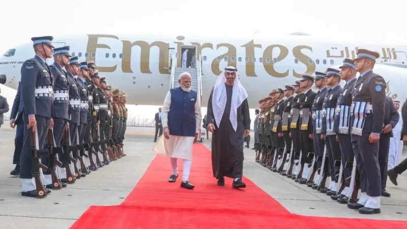 भारत पहुंचे UAE के राष्ट्रपति शेख मोहम्मद बिन जायद अल नाहयान, पीएम मोदी ने एयरपोर्ट पर किया स्वागत