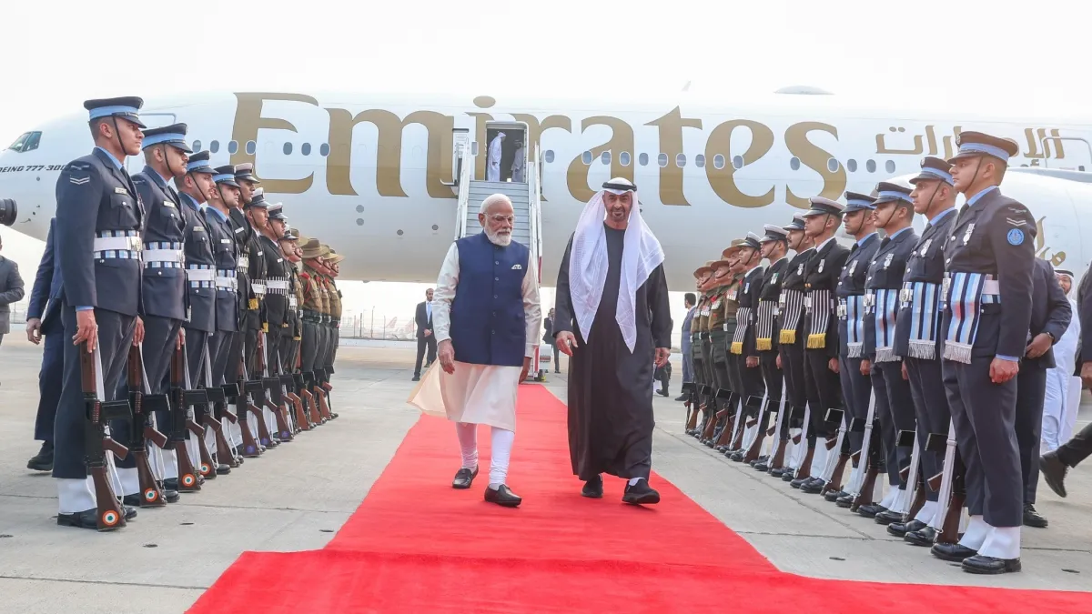 भारत पहुंचे UAE के राष्ट्रपति शेख मोहम्मद बिन जायद अल नाहयान, पीएम मोदी ने एयरपोर्ट पर किया स्वागत