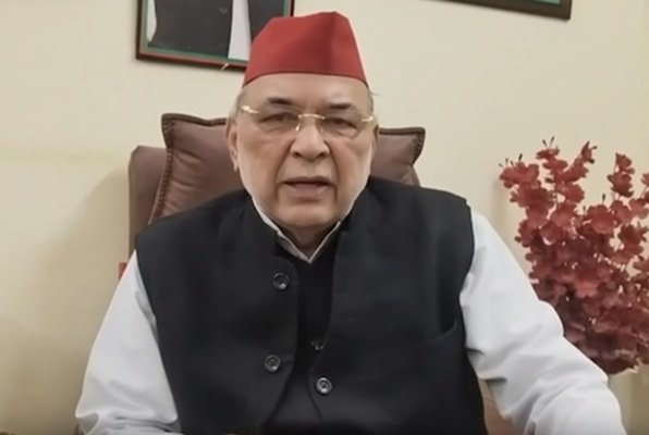 धीरेंद्र शास्त्री के ‘तिरंगे पर चांद’ वाले बयान पर भड़के अखिलेश यादव के नेता, बोले- ‘धार्मिक गुरु होकर ऐसी बातें…’