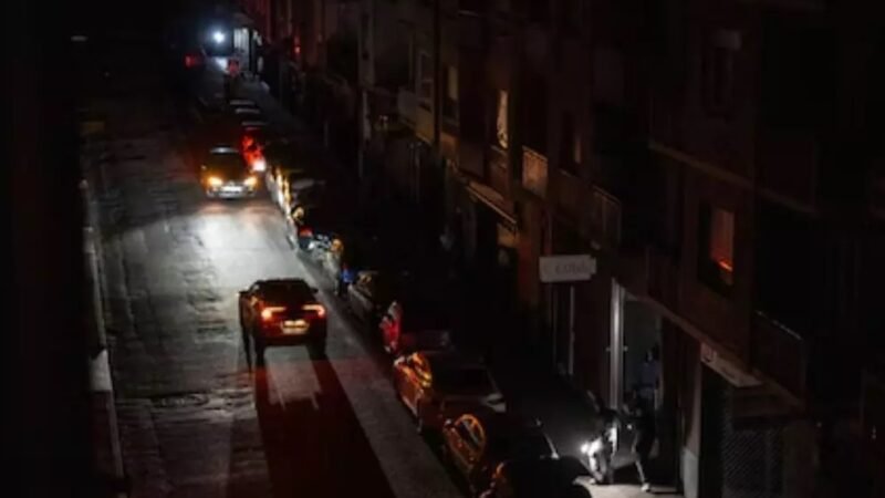 यूपी के सभी 75 जिलों में आज ब्लैकआउट! 10 मिनट तक छाया रहेगा अंधेरा, कटेगी बिजली, बजेंगे सायरन और…