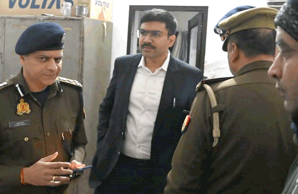 एक ही परिवार के पांच लोगों के गोली लगे शव मिलने से फैली सनसनी