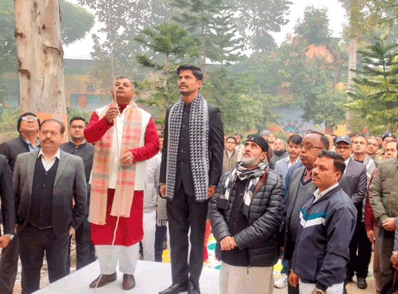 संविधान की प्रस्तावना को जीवन में अंगीकार करें: महापौर