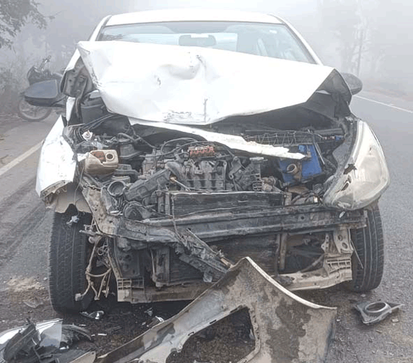 कार-ऑटो की डंपर के साथ भिड़ंत में स्वास्थ्य कर्मी महिला की मौत एवं कार सवार शिक्षिकाओं सहित आठ घायल