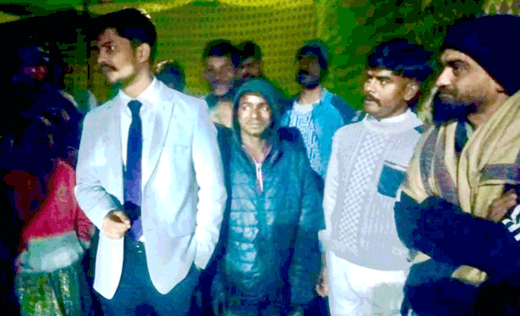 नगरायुक्त ने रात दस बजे कडक़ड़ाती ठंड में किया रैन बसेरों का निरीक्षण