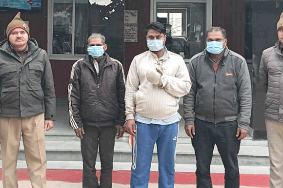 पुलिस ने हत्या के प्रयास के मामले में तीन वांछित आरोपी किए गिरफ्तार