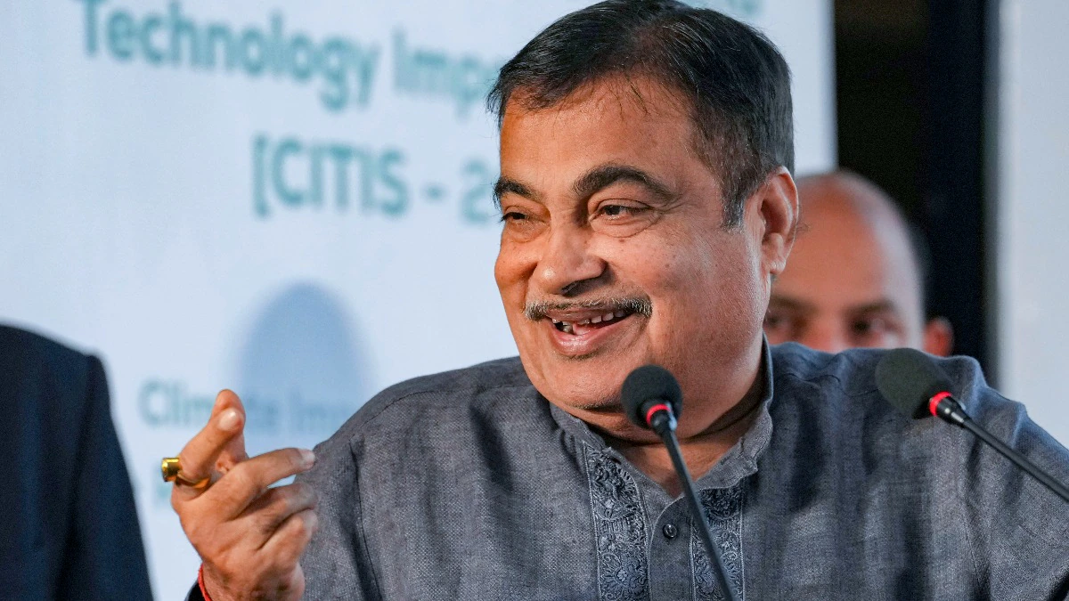 सड़क हादसों पर लगेगी लगाम: गडकरी ने पेश की वाहनों के बीच ‘वायरलेस संवाद’ तकनीक, ऐसे करेगी काम