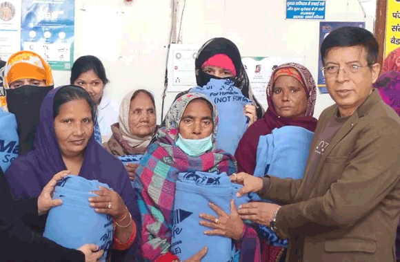 दयावती हॉस्पिटल में निर्धन लोगों को किए कम्बल वितरित