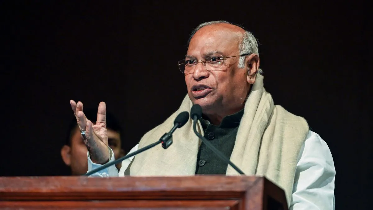 ‘सिर्फ वोट पाने के लिए खुद को चायवाला…’ मल्लिकार्जुन खड़गे ने पीएम मोदी पर साधा निशाना