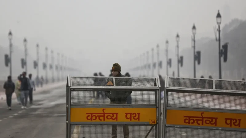 दिल्ली-NCR के लोगों को पॉल्यूशन और ठंड से राहत नहीं, AQI ‘बहुत खराब’; स्मॉग ने बढ़ाई मुश्किलें