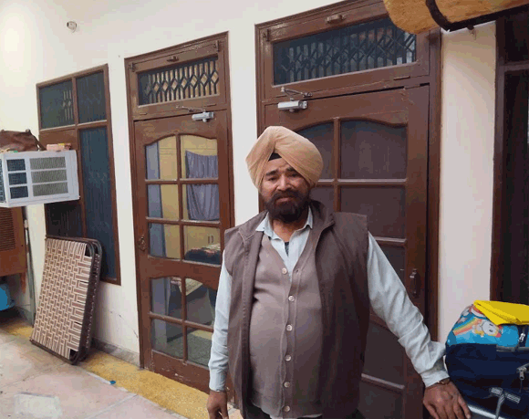 नकुड मे दिनदहाडे चोरो ने व्यापारी के घर मे लाखों रूपये की गहनो पर हाथ साफ किया