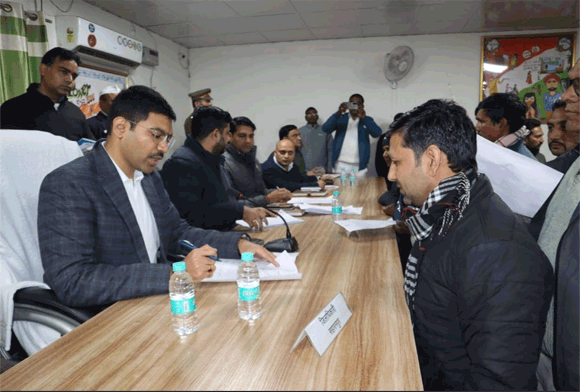 सम्पूर्ण समाधान दिवस में डीएम-एसएसपी ने सुनी जनसमस्याएं-अधिकारियों को समयबद्ध व गुणवत्तापूर्ण निस्तारण के सख्त निर्देश