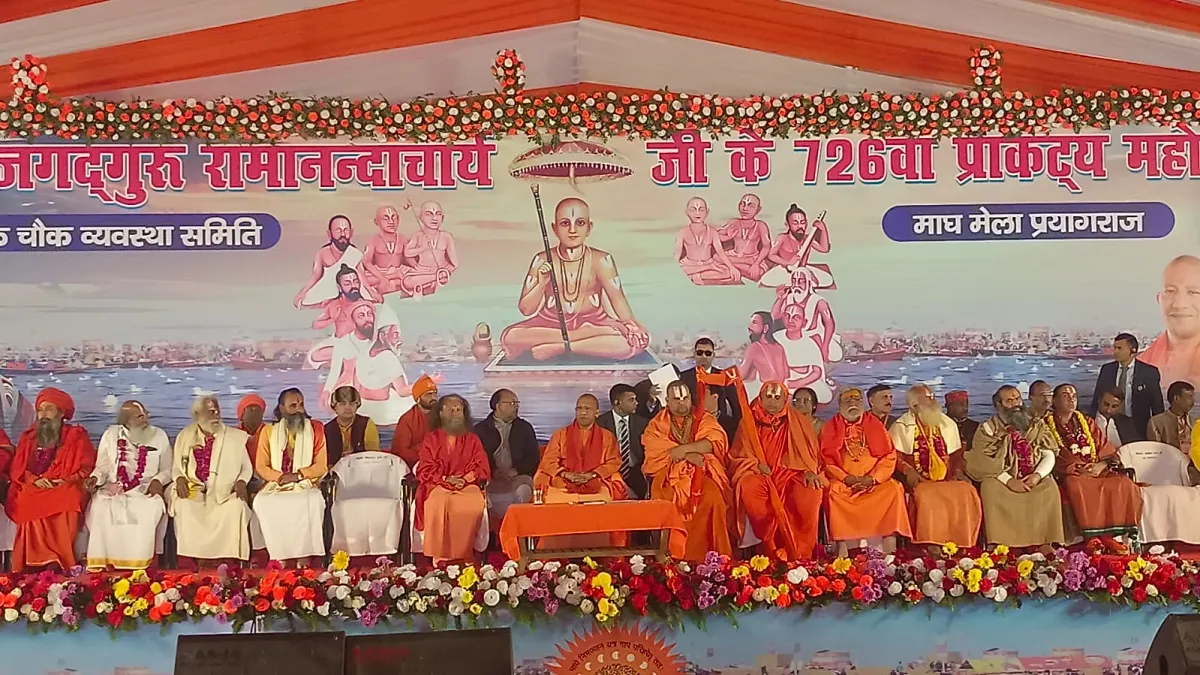 प्रयागराज पहुंचे सीएम योगी, माघ मेला में संतों के साथ किया गंगा पूजन