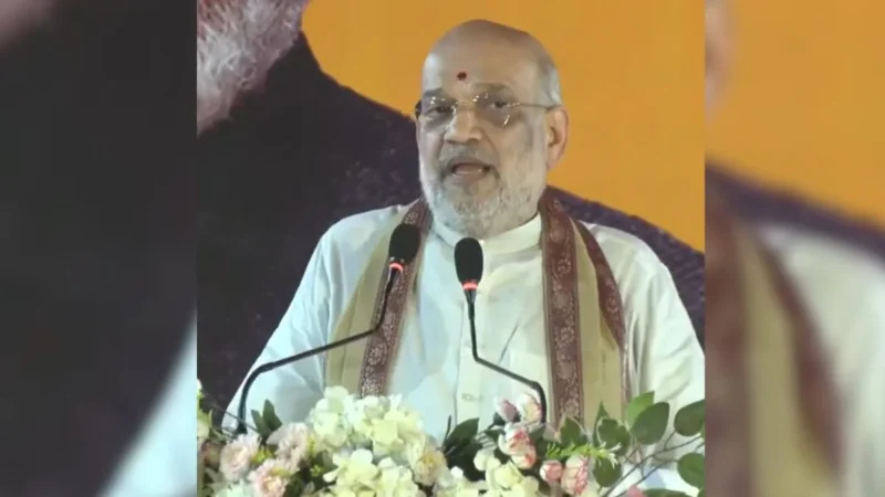 बंगाल में गरजे अमित शाह, TMC पर करप्शन को बढ़ावा देने और घुसपैठियों को पनाह देने का लागाया आरोप