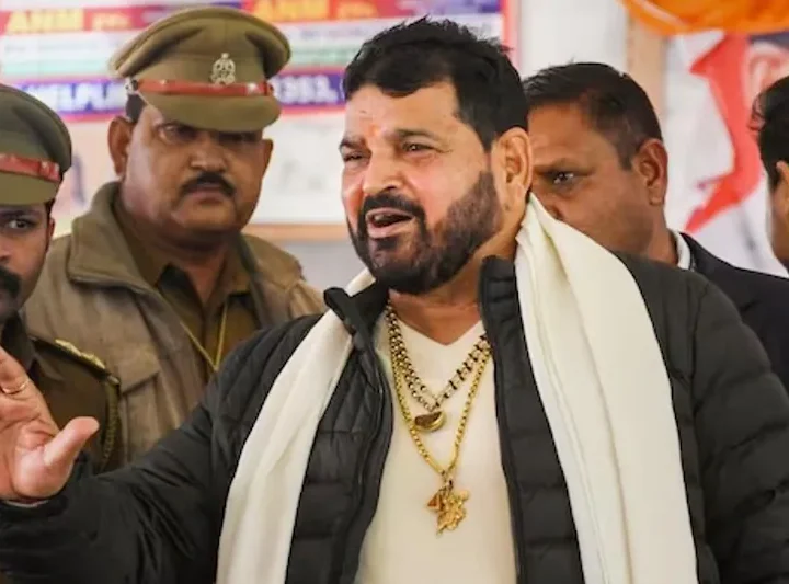 राम मंदिर चढ़ावा चोरी पर सीएम योगी के बयान के बाद भड़की सपा, बृजभूषण शरण सिंह का नाम लेकर किया बड़ा दावा