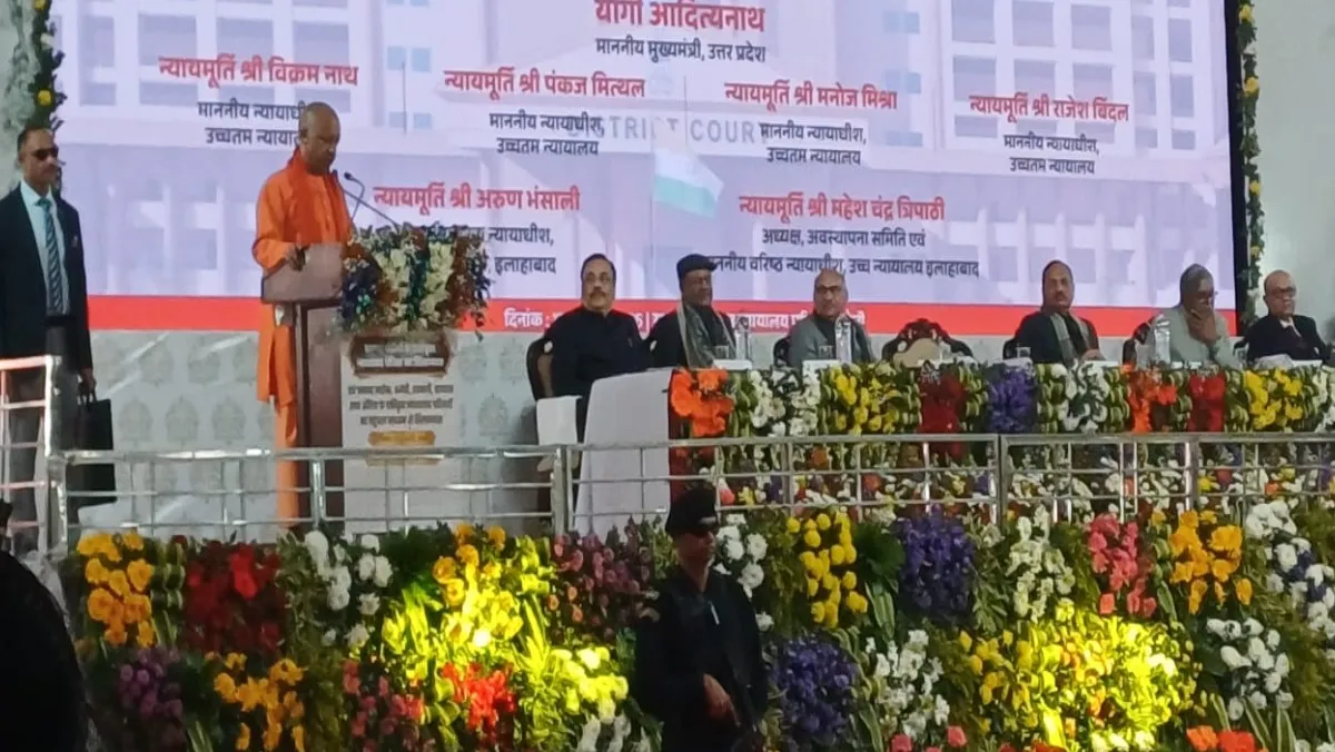 चंदौली में सीएम की उपस्थिति में सीजेआइ ने प्रदेश के छह न्यायालय परिसरों का किया शिलान्यास