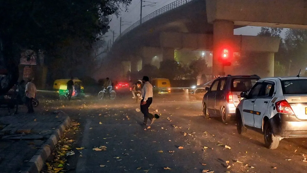 मौसम ने 180 डिग्री बदला मिजाज! दिल्ली-हरियाणा समेत इन इलाकों में 40 KM प्रति घंटे की हवाएं